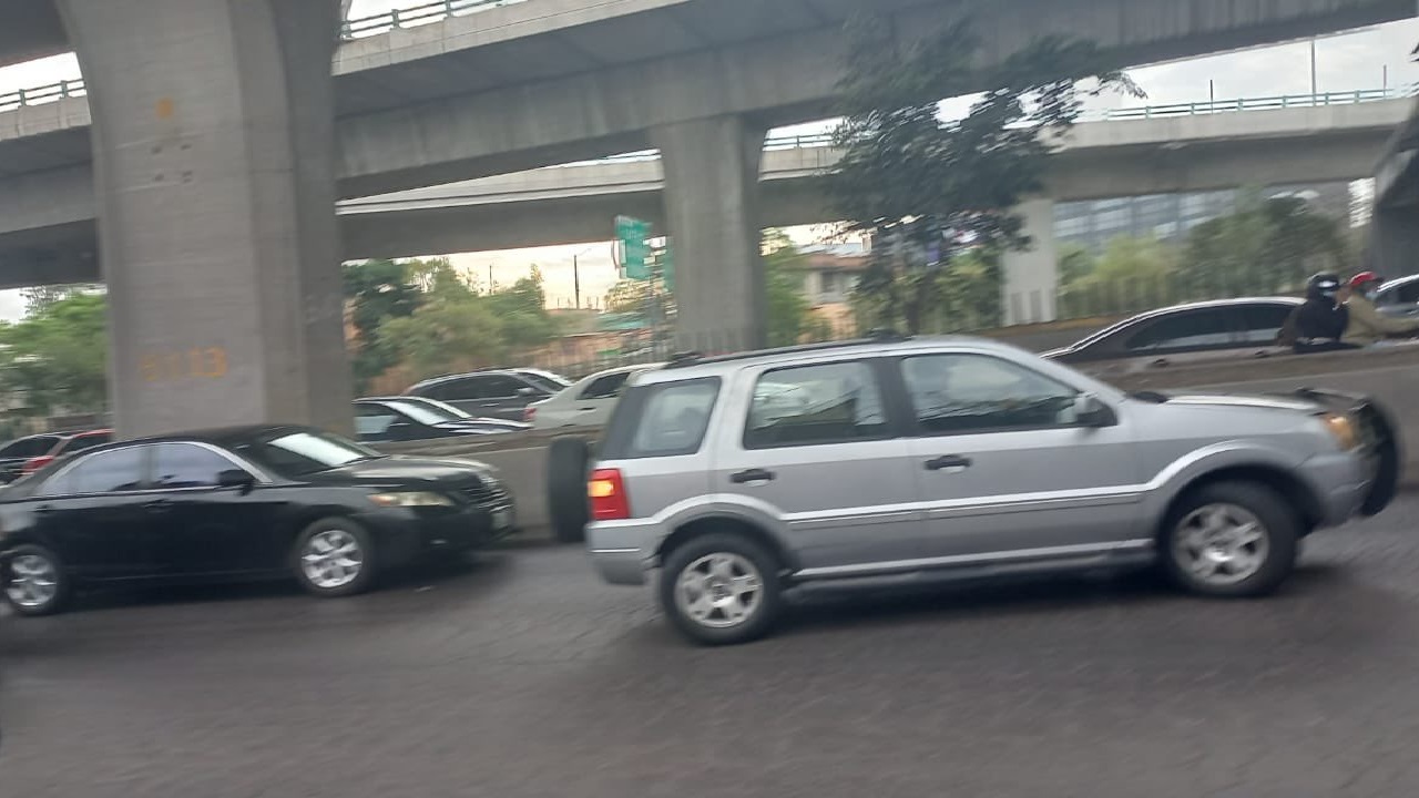 Colapsados Periférico Norte y la Mario Colin por bloqueo de maestros