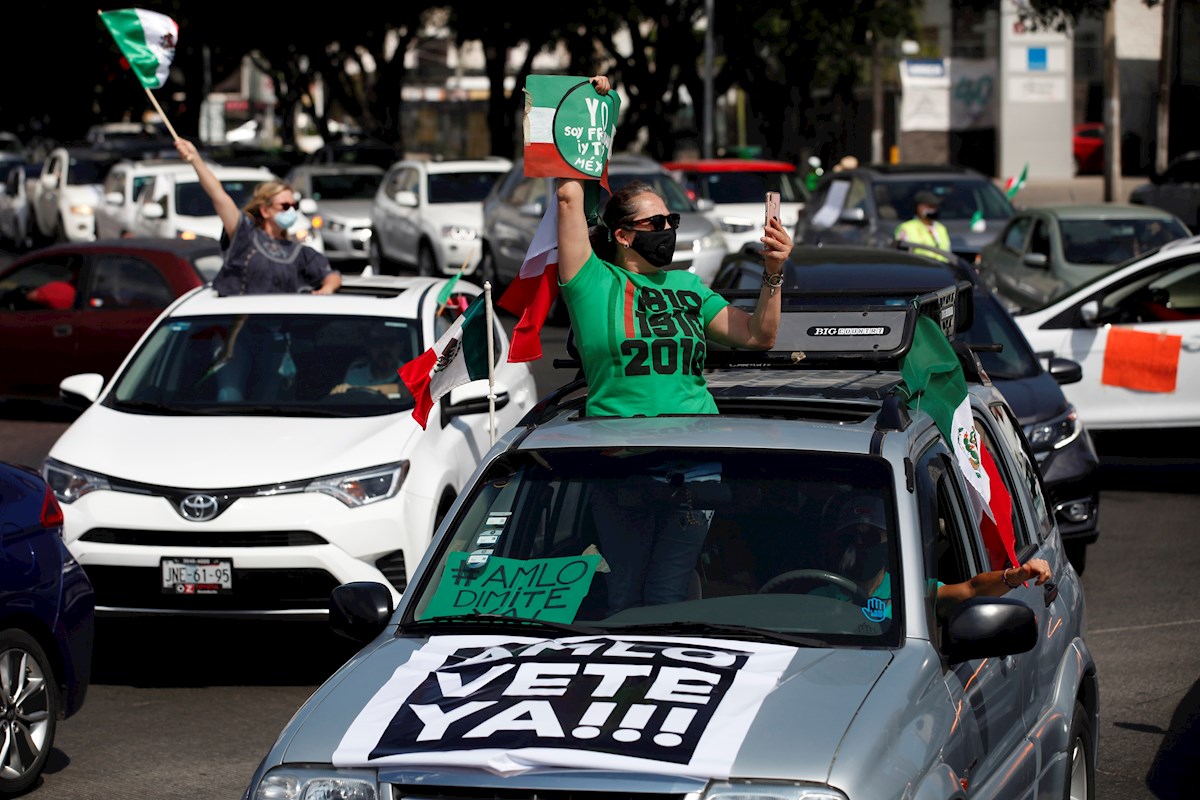 Con caravana de autos protestan contra AMLO en diversas ciudades