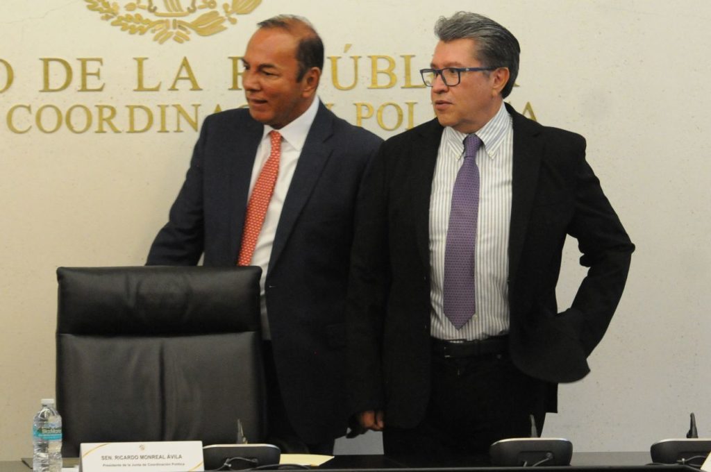 José Manuel Del Río Virgen, secretario técnico de la Jucopo y Ricardo Monreal, presidente de la Jucopo en el Senado. Foto: Cuartoscuro