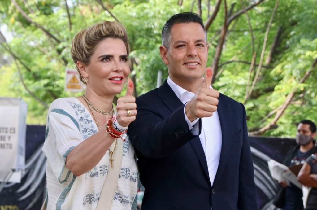 El gobernador oaxaqueño Alejandro Murat y su esposa Ivette Morán. FOTO: Cuartoscuro