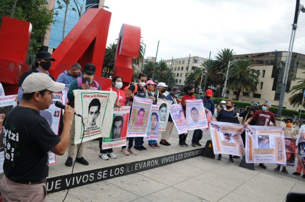 Padres de los 43 estudiantes normalistas desaparecidos de Ayotzinapa marcharon del Ángel de a Independencia. FOTO: CUartoscuro