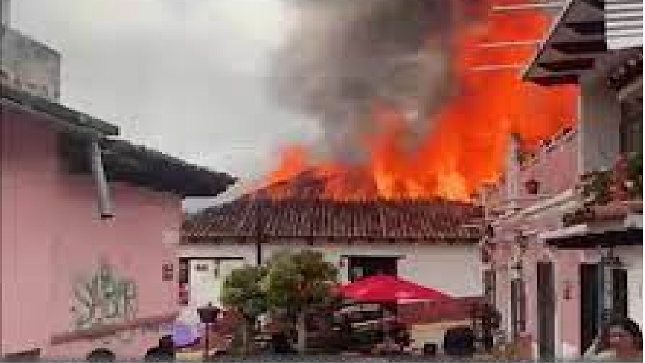 Quema de casas, negocios y vehículos en Altamira, Chipas