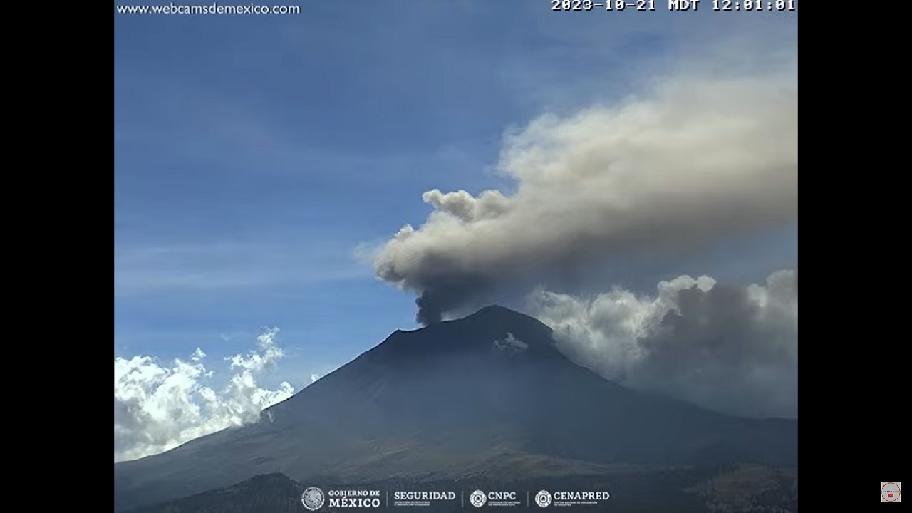 Alertan por caída de ceniza del Popocatépetl