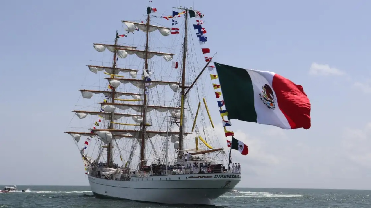 Zarpa buque Escuela Cuauhtémoc de la Armada de México