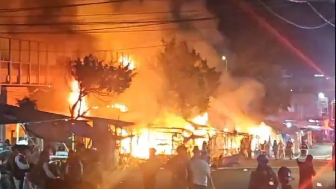 Acapulco recibe la Navidad con incendio en mercado