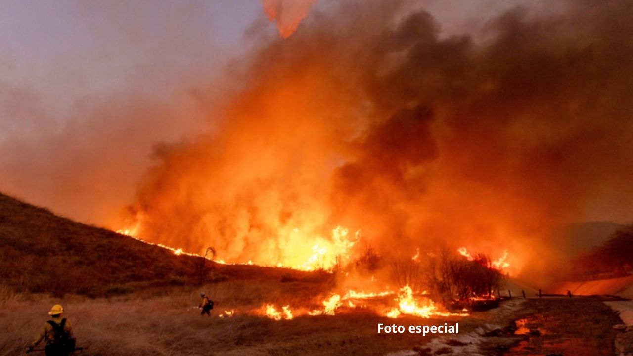 Toque de queda por incendios en LA