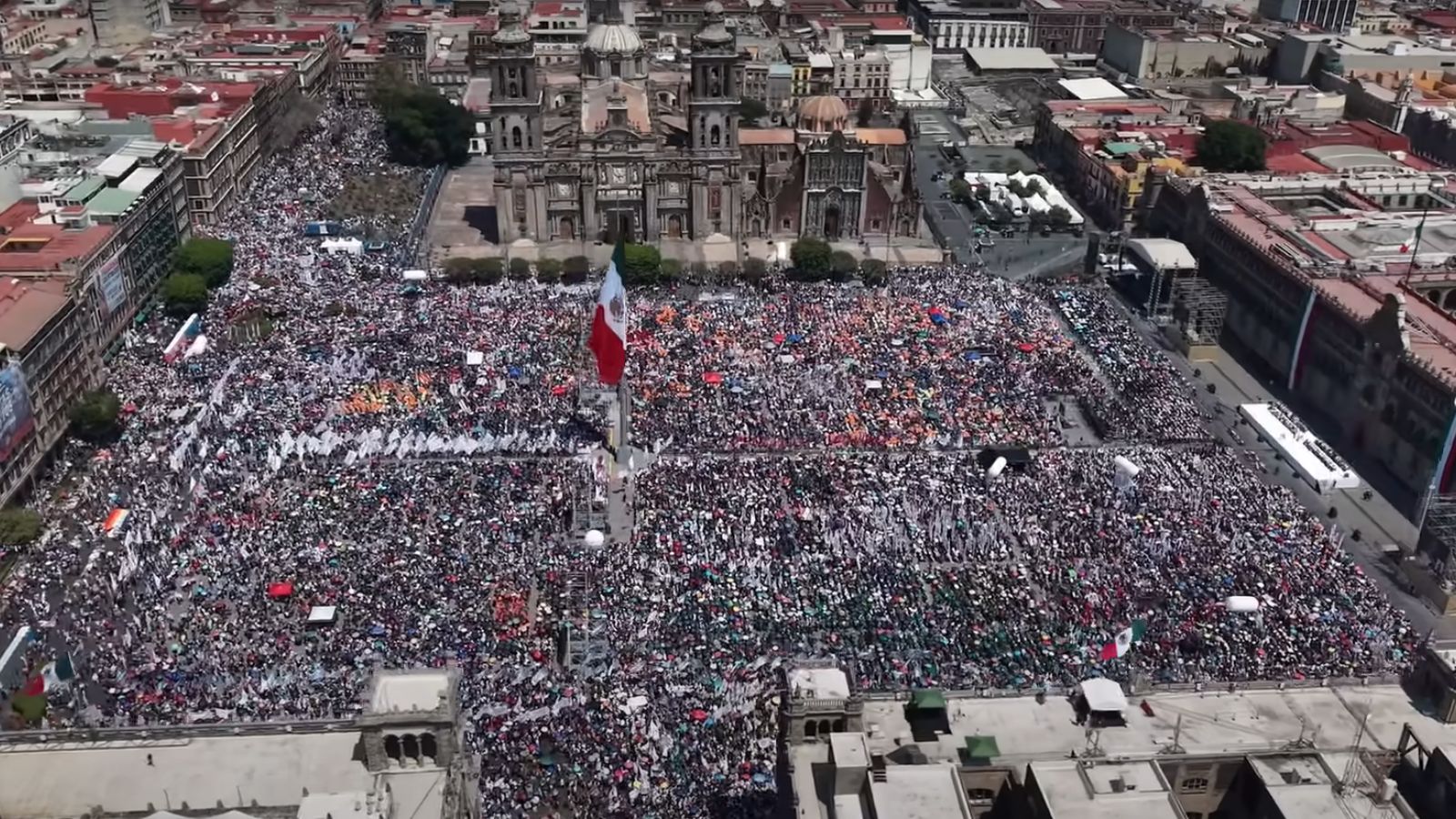 350 mil personas asistieron a la asamblea en el Zócalo