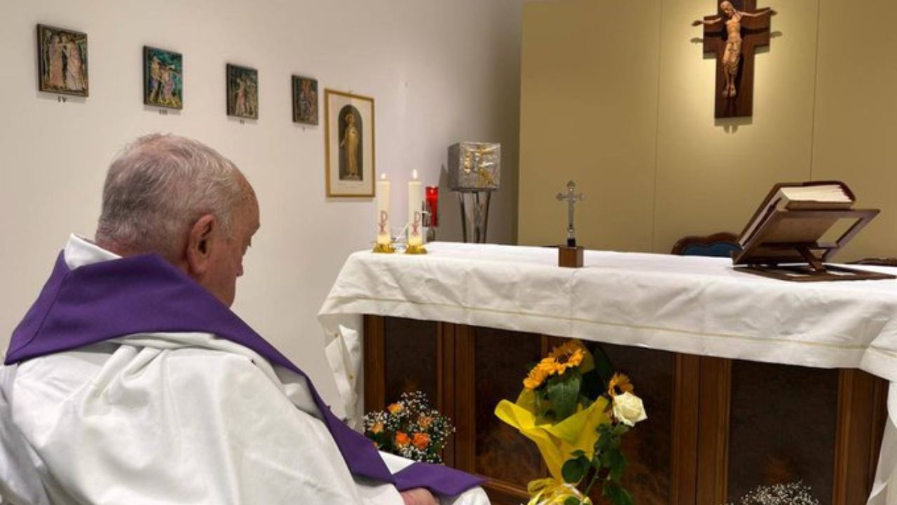 Primera imagen del papa Francisco desde su hospitalización