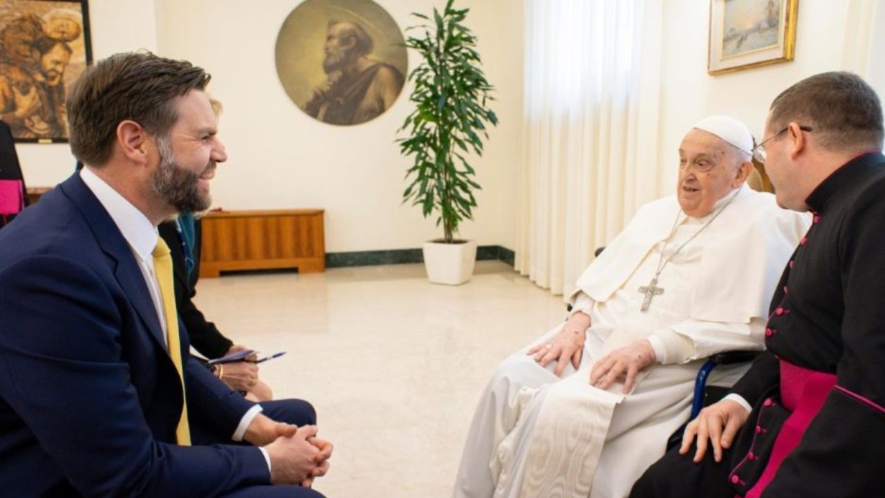 El Papa Francisco recibe a JD Vance en el Vaticano