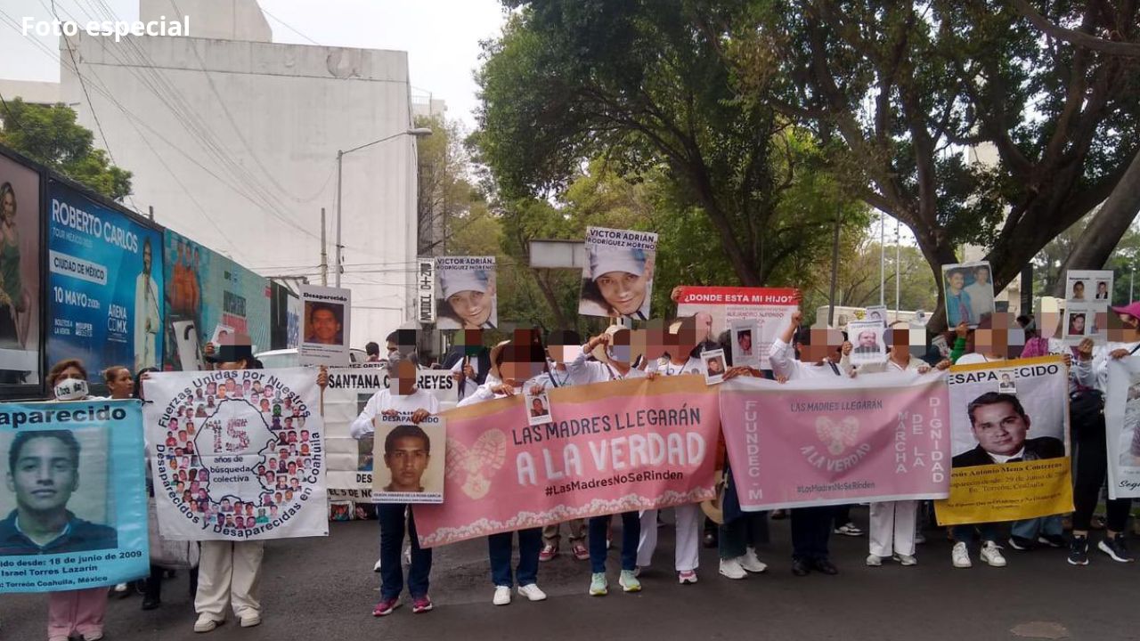 Madres de personas desaparecidas marchan sobre Reforma