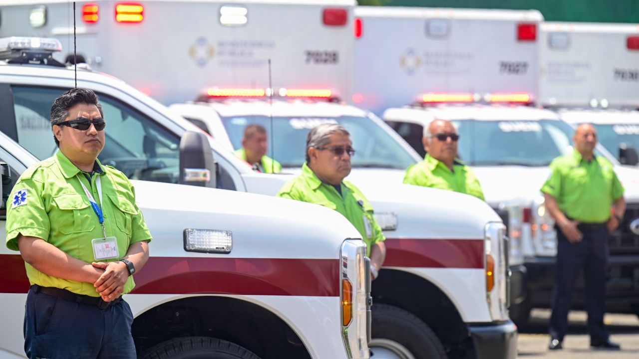 Banderazo de salida a nuevas ambulancias especializadas