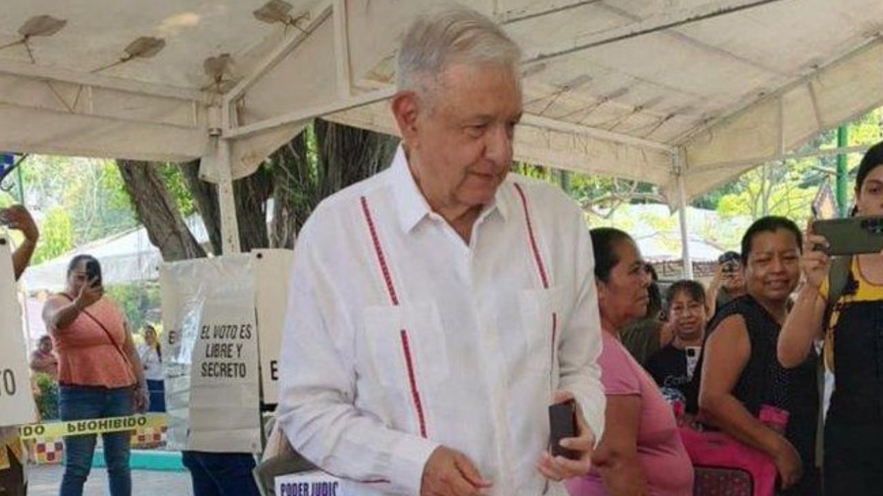 AMLO reaparece y emite su voto en elección judicial