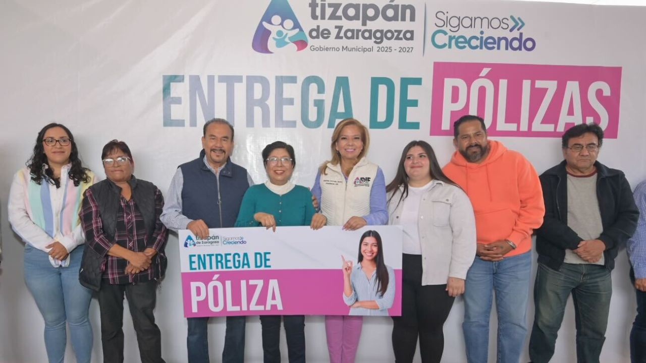 Atizapán entrega seguros contra inundaciones