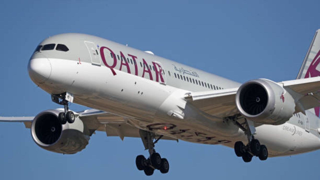 Qatar reanuda el tráfico aéreo 