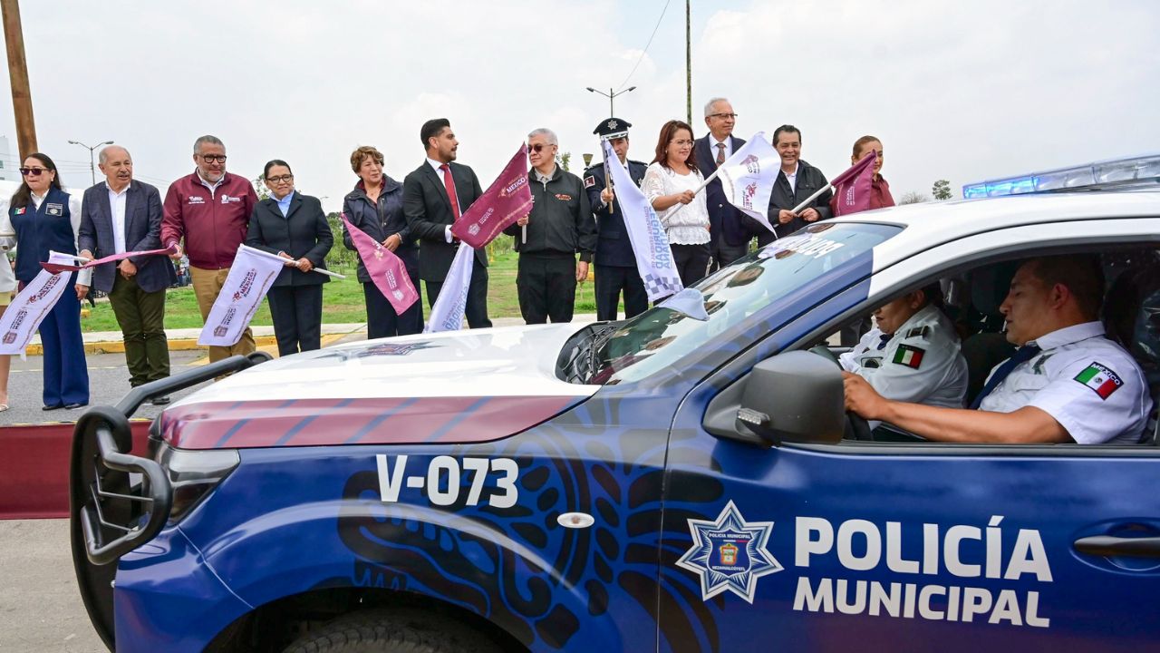 Entregan 240 patrullas a Nezahualcóyotl