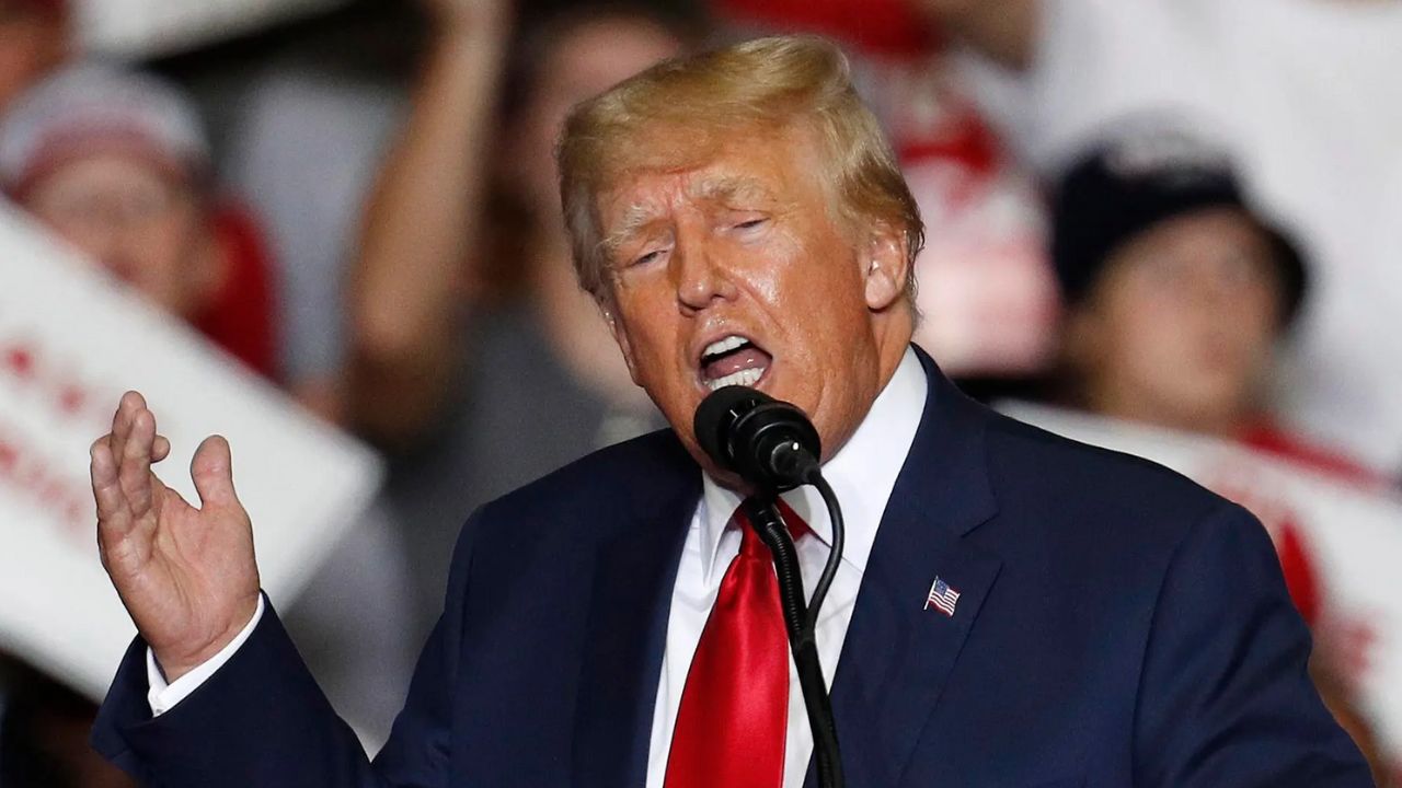 Será un delito portar máscaras en protestas: Trump