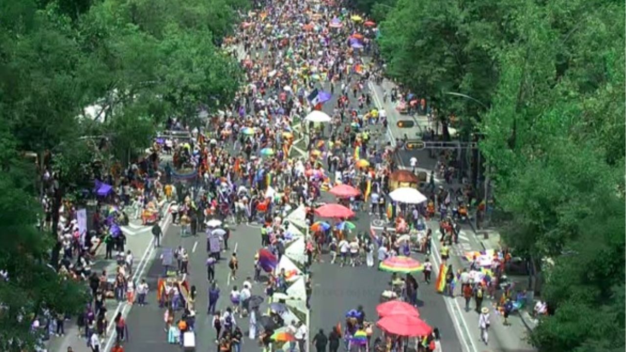 Marcha del Orgullo LGBTIQ+ mantiene ocupado Paseo de la Reforma