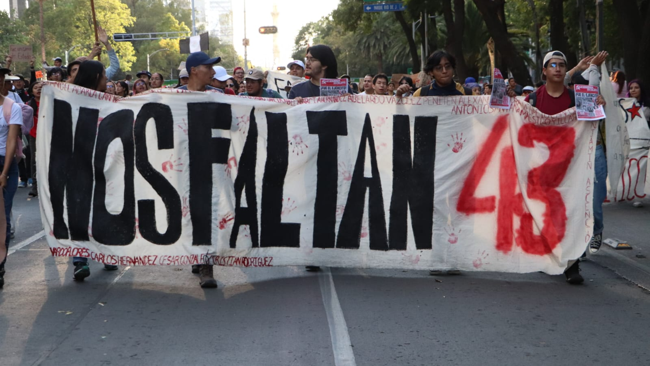 SCJN ordena a la FGR hacer público el expediente de Ayotzinapa 