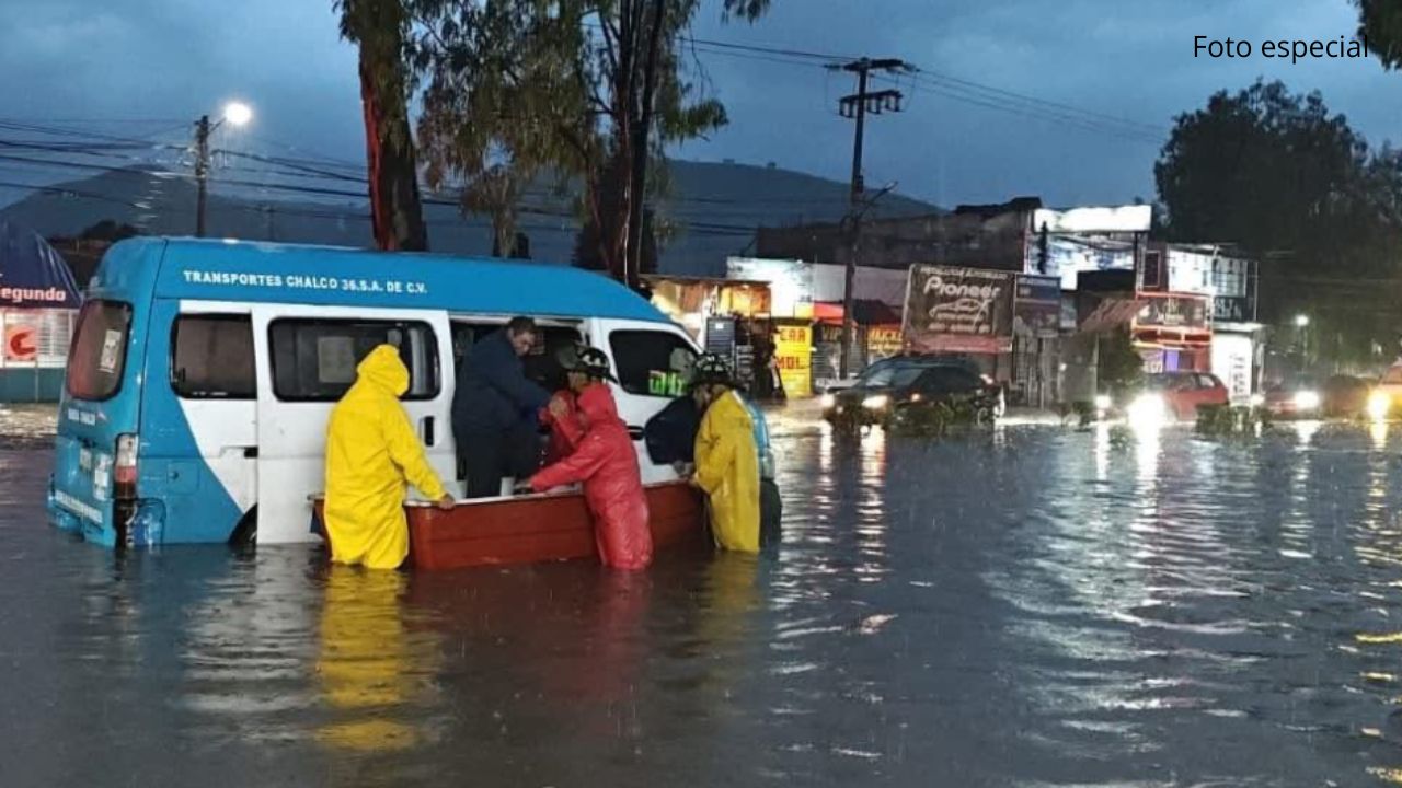 Inundaciones afectan viviendas en Ixtapaluca