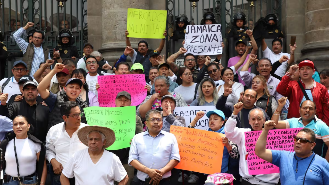 Locatarios piden cese del Programa de Abasto Popular