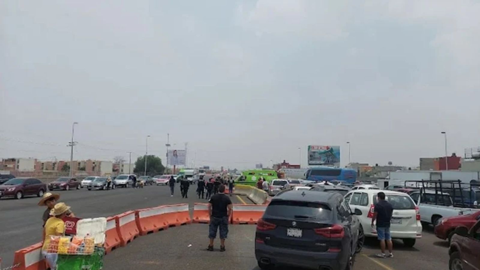 ¡Caos vial! Transportistas bloquean la México-Pachuca y la México- Querétaro