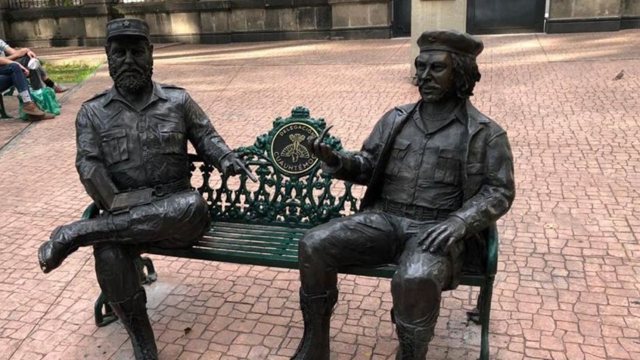 Sheinbaum pide a Alessandra Rojo entregar estatuas de Castro y el Che