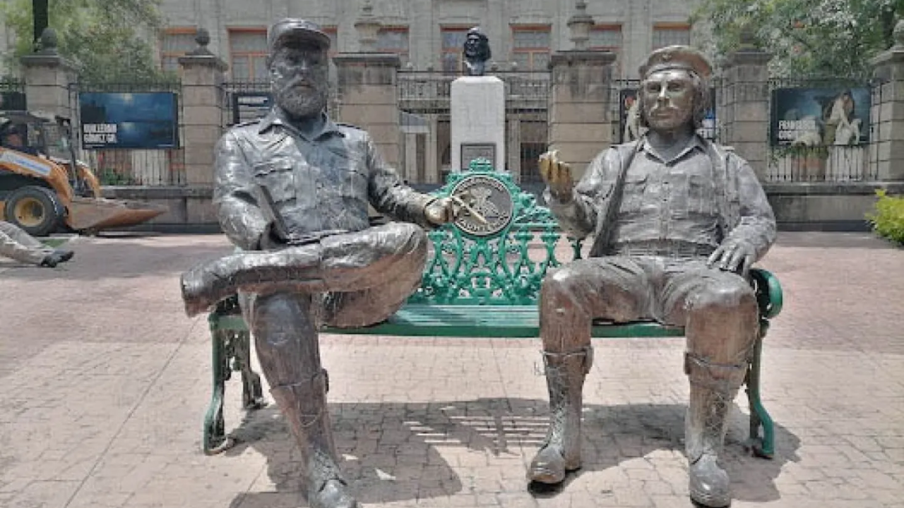 Esculturas del “Che” Guevara y Fidel Castro no se subastan: Brugada 