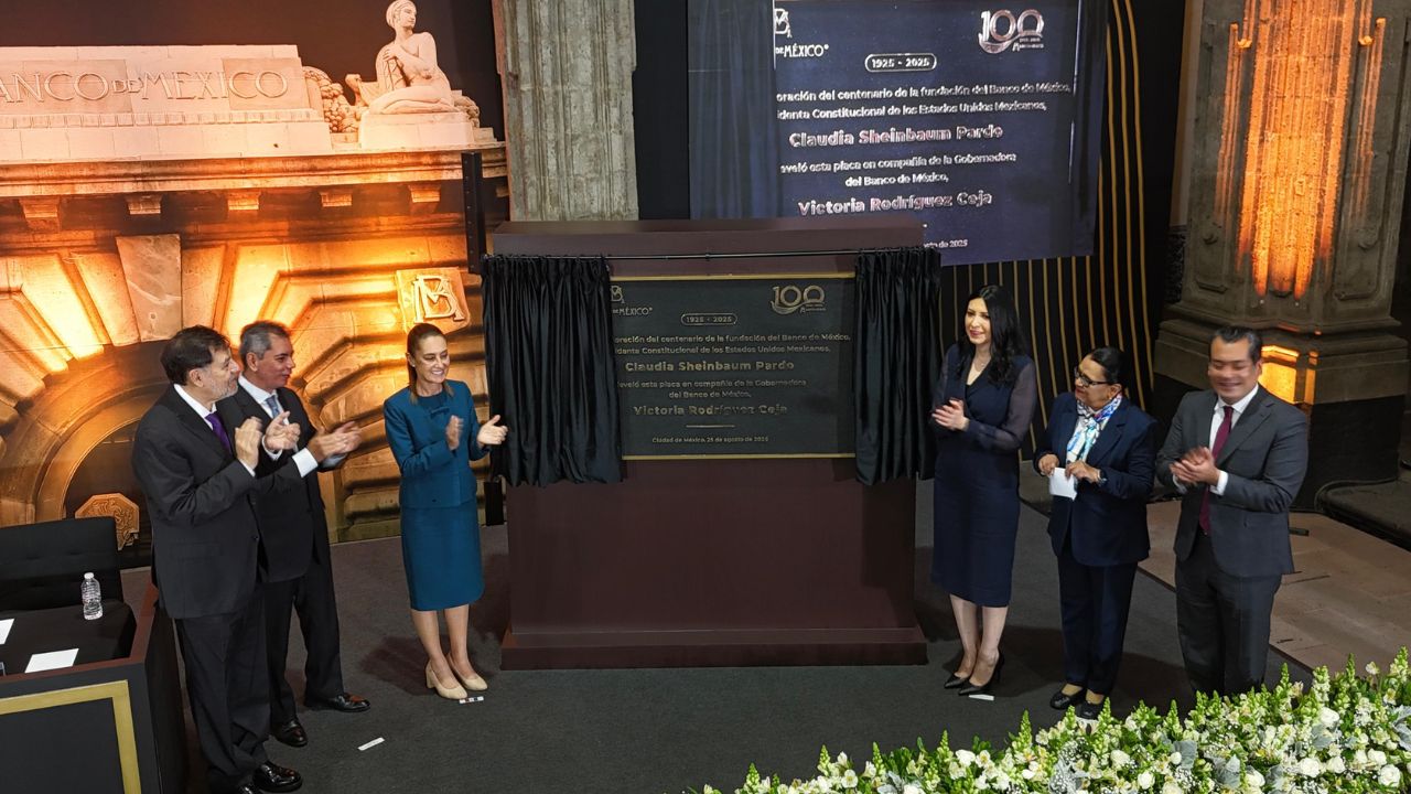 Sheinbaum celebra el centenario del Banco de México