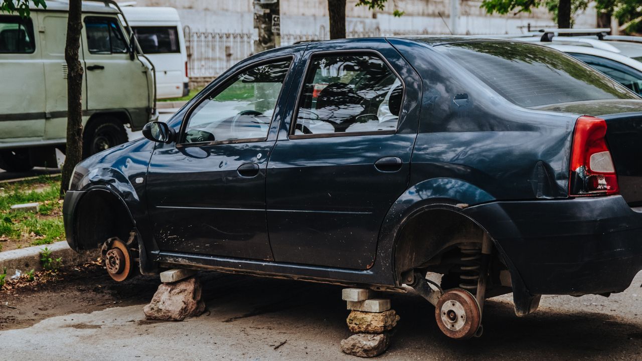 ¿Tienes un auto abandonado? Podrías pagar más de 2 mil pesos  