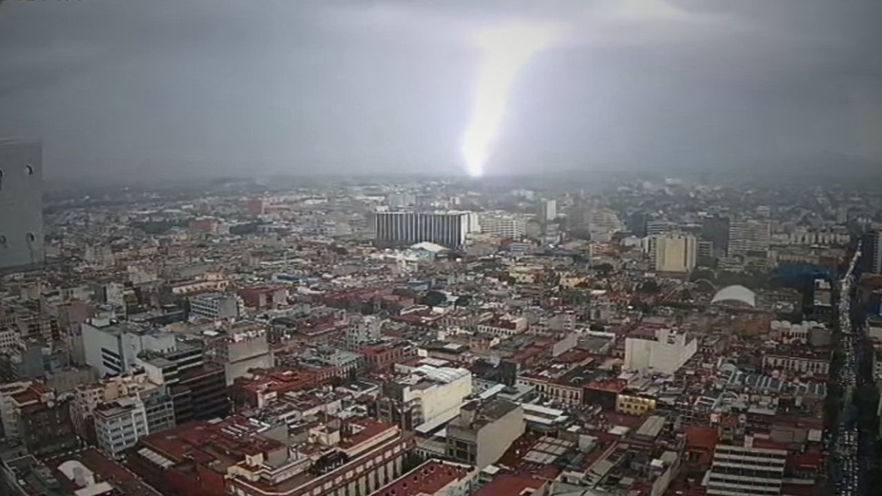 ¡Rayo en la Nápoles! Provoca  estruendos y sacudidas