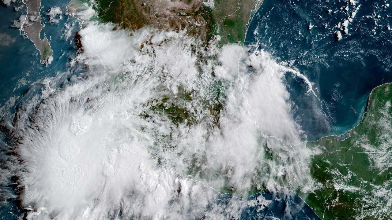¡Lluvias y viento extremo! Así avanza la tormenta tropical Ivo en el Pacífico
