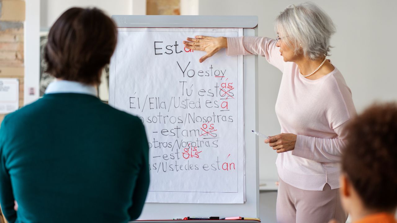 El 52% de las personas alfabetizadas en 2025 fueron mujeres 