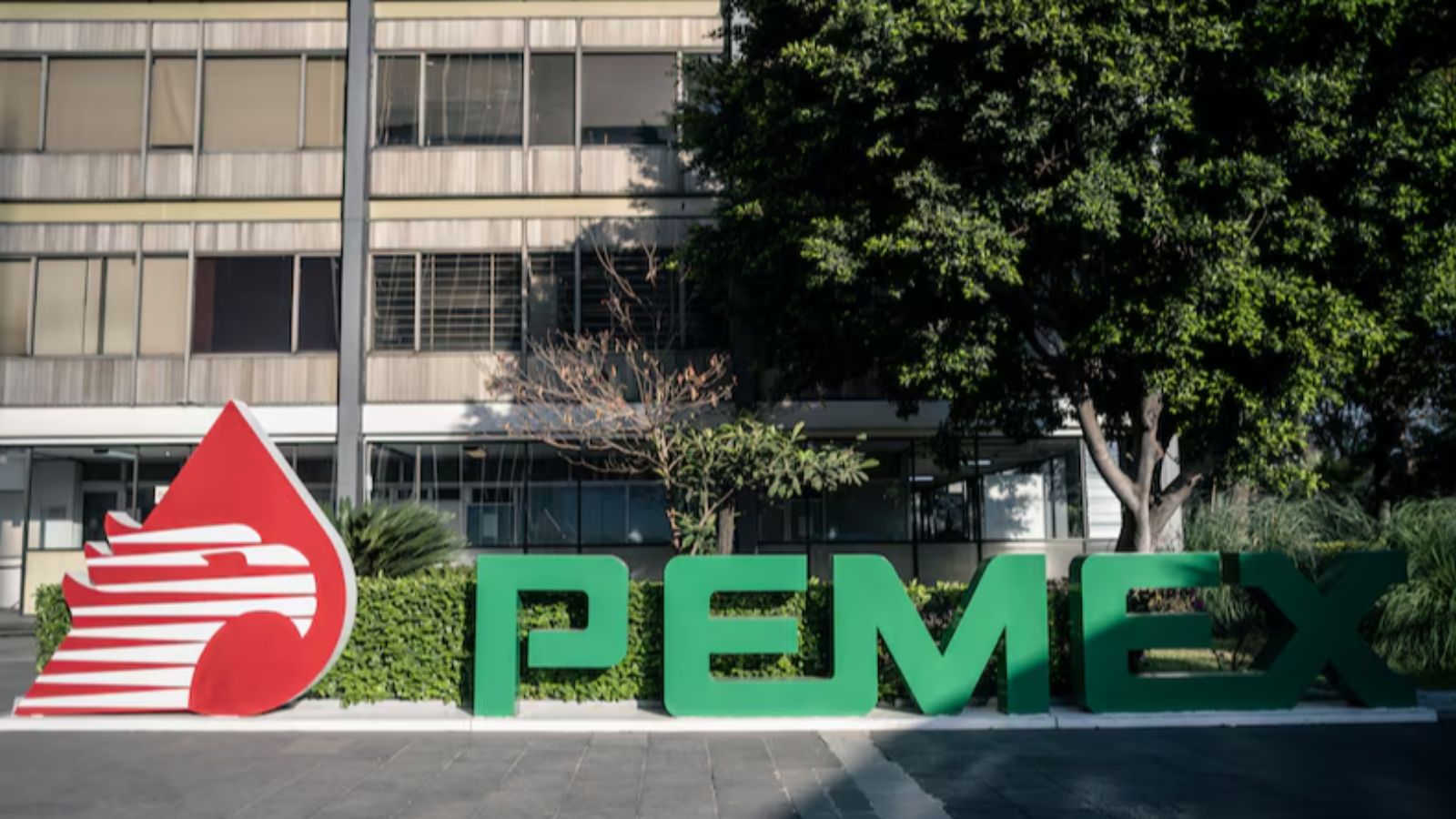 Deuda de Pemex no será publica