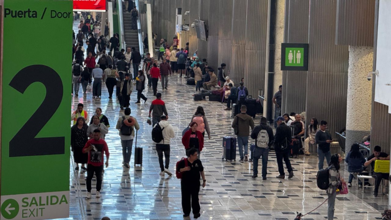 Tras cierre por lluvia, AICM regulariza totalmente sus operaciones