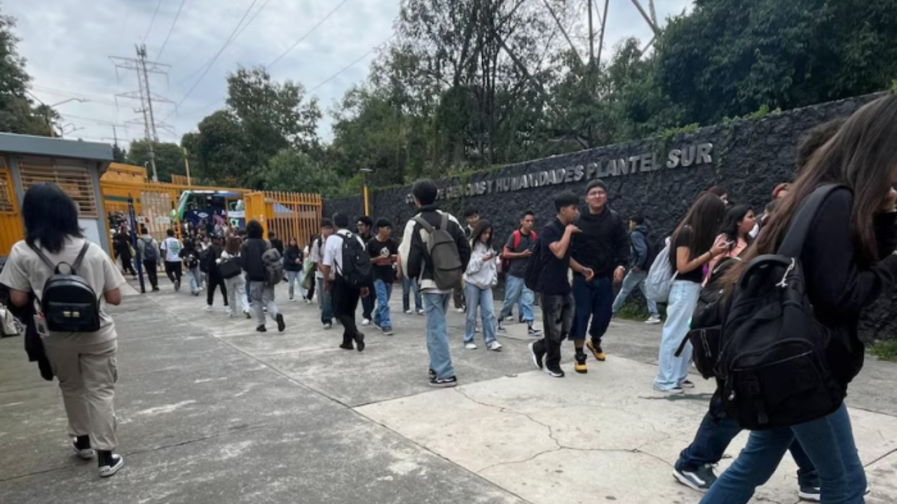Rector de la UNAM  llama a usar los programas psicológicos tras ataque en CCH Sur 