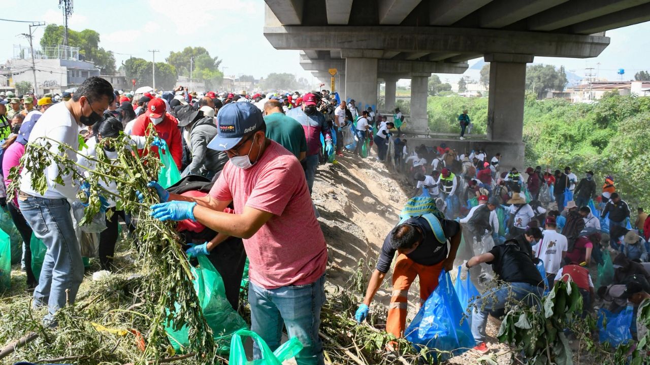 ¡Récord mundial en Ecatepec! Miles limpian y reciclan al mismo tiempo