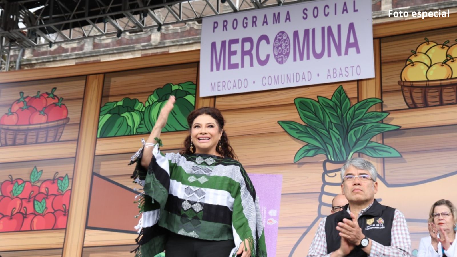 Brugada entrega apoyos Mercomuna en el Zócalo