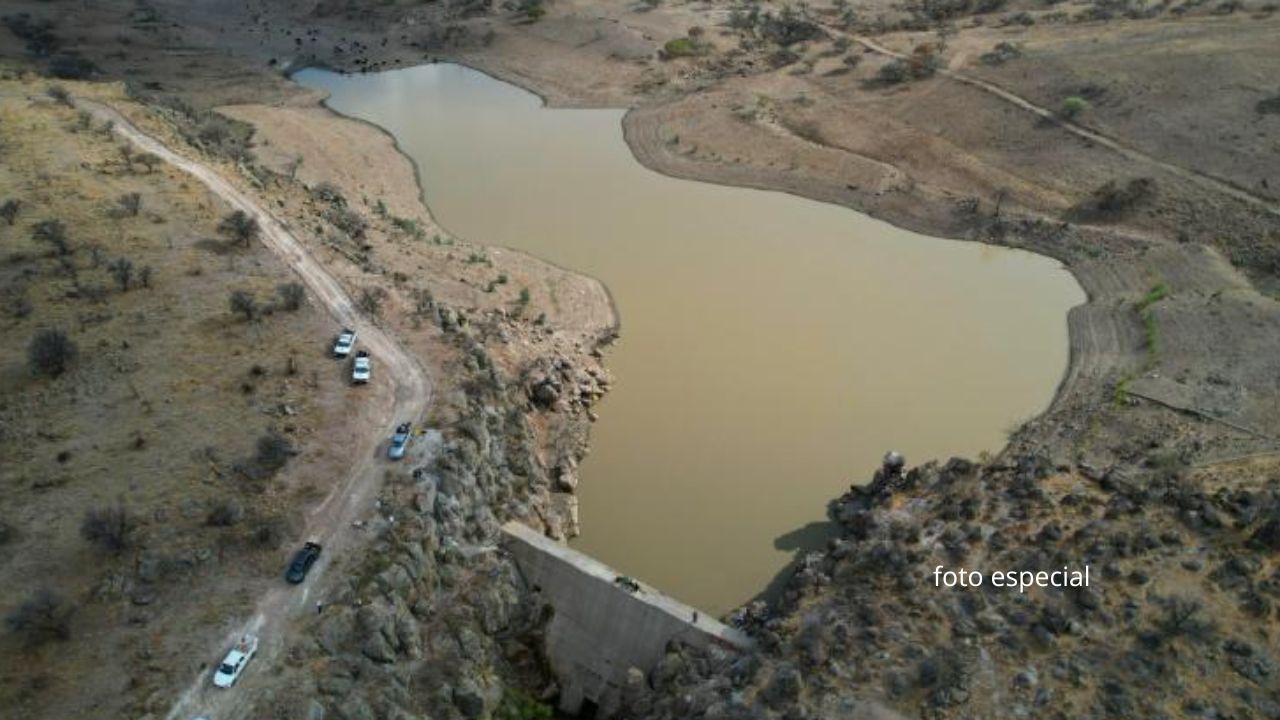 Conagua demuele presa en rancho de César Duarte