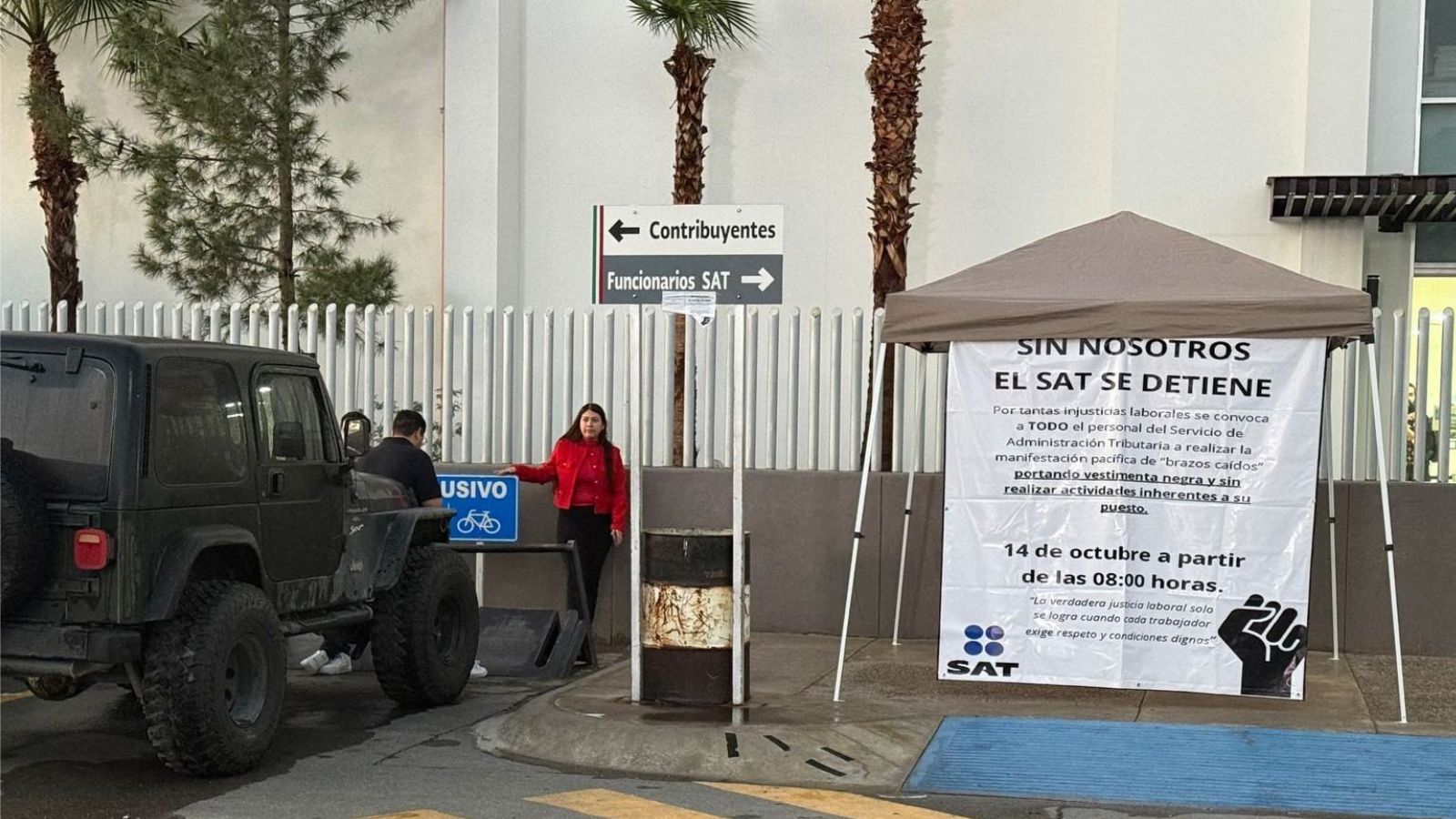 Trabajadores del SAT paran labores; exigen aumento