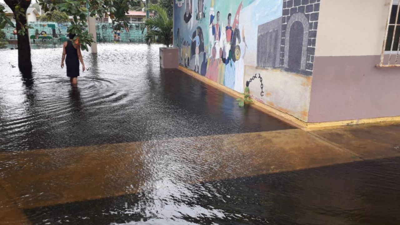 SEP activa seguro para reparar escuelas dañadas por lluvias
