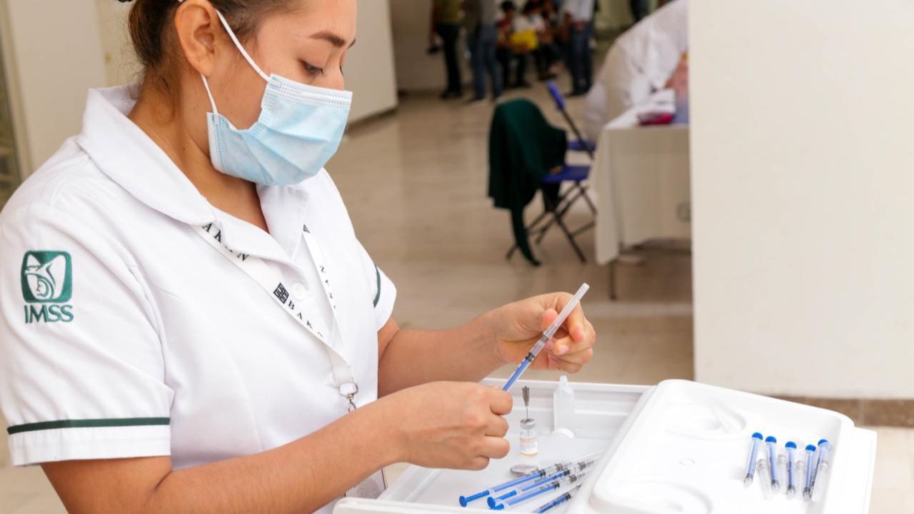 Vacúnate gratis contra Covid, influenza y neumococo