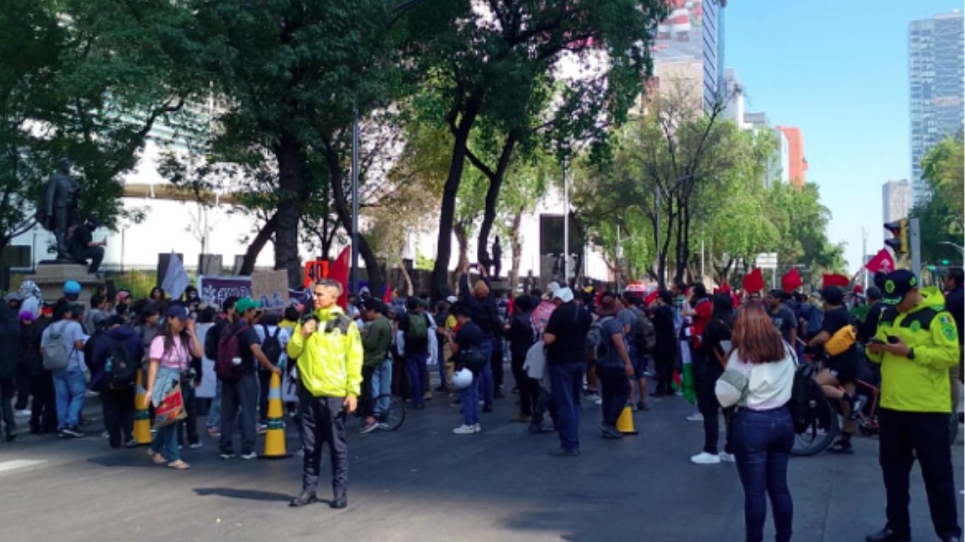 ¡Por las 40 horas! Marchan del Zócalo al Senado