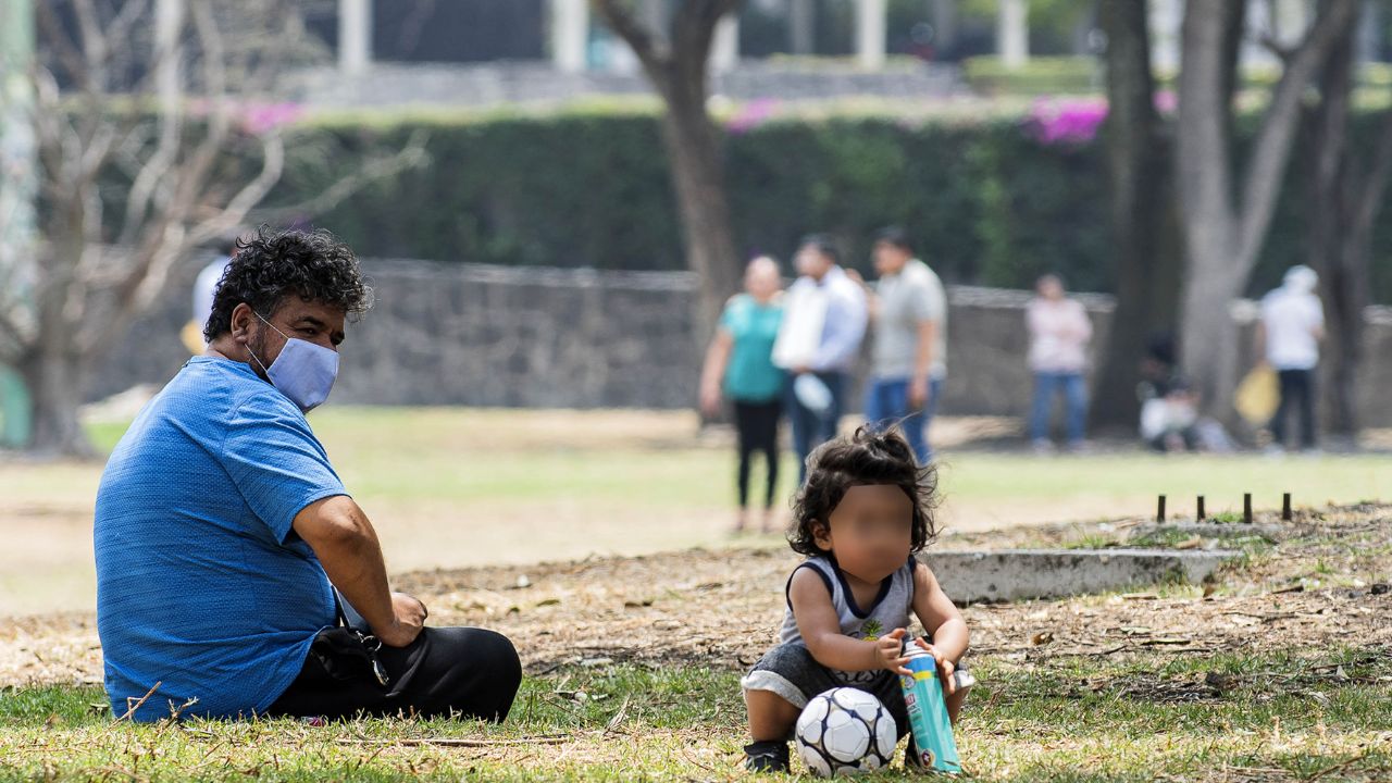Sólo el 3% de los niños y adolescentes en México viven sólo con su papá