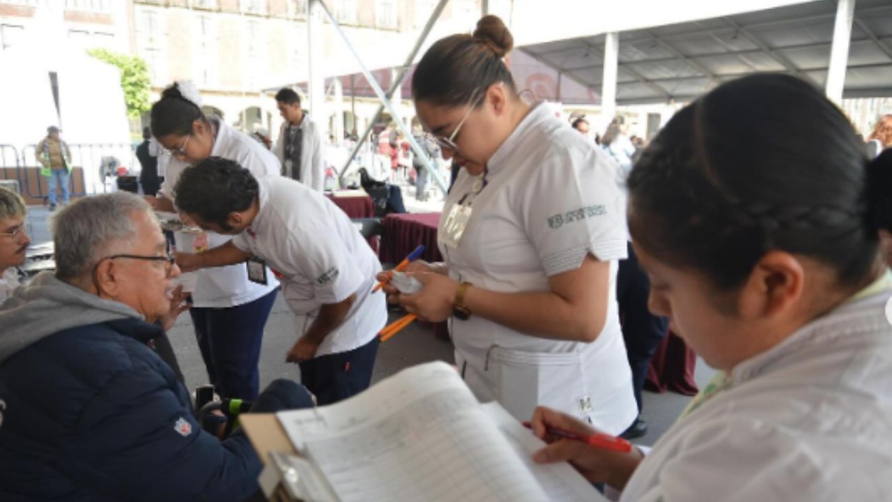 Abren módulo de vacunación gratuita en el Zócalo