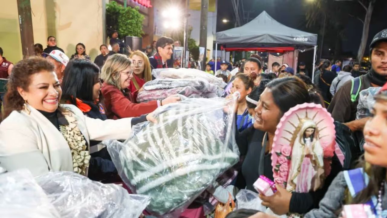 Brugada entrega cobijas y juguetes en GAM por bajas temperaturas