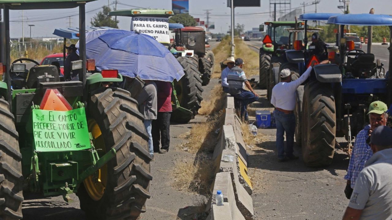 Gobierno y campesinos pactan que no habrá bloqueos carreteros en diciembre
