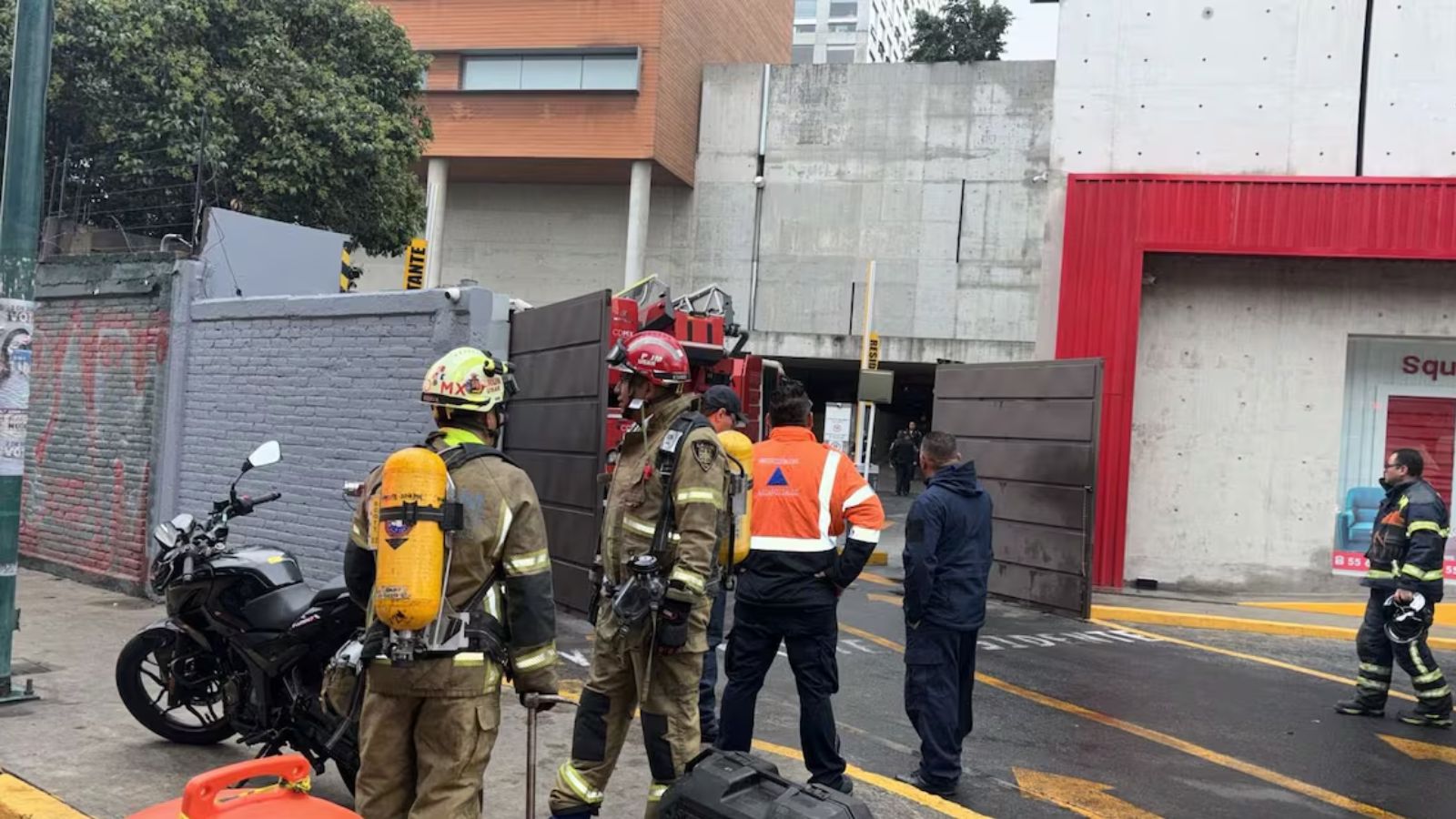 Incendio en Azcapotzalco obliga a evacuar a 50 personas