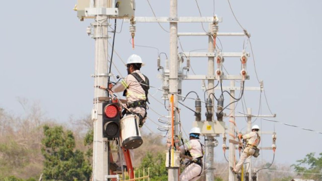 CFE alerta por fraudes y mensajes falsos