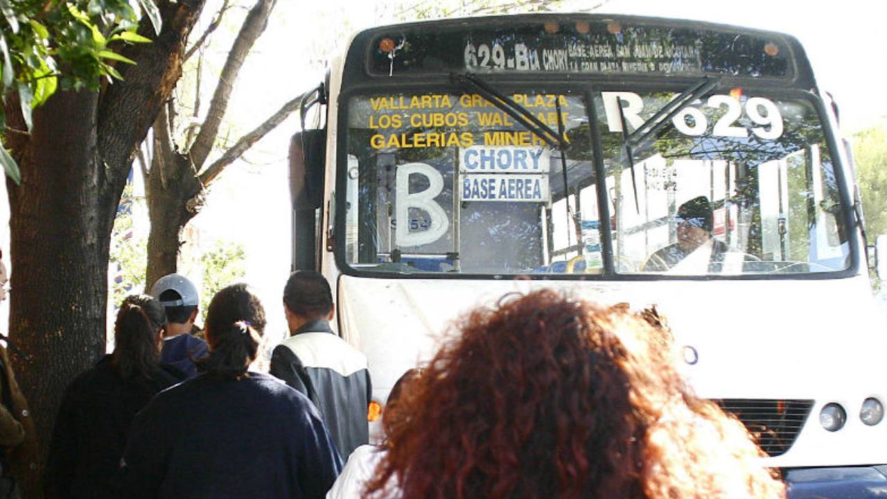 Tarifa de transporte público en Jalisco pasa de 9.50 a 14 pesos