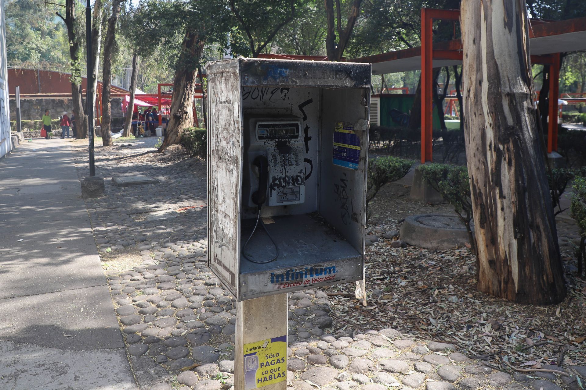 Casetas telefónicas: del recuerdo urbano al estorbo